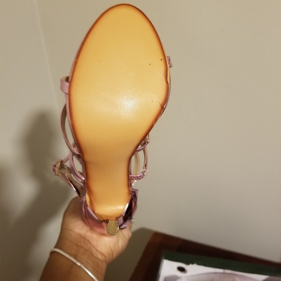 Heels - Picture 3 of 4